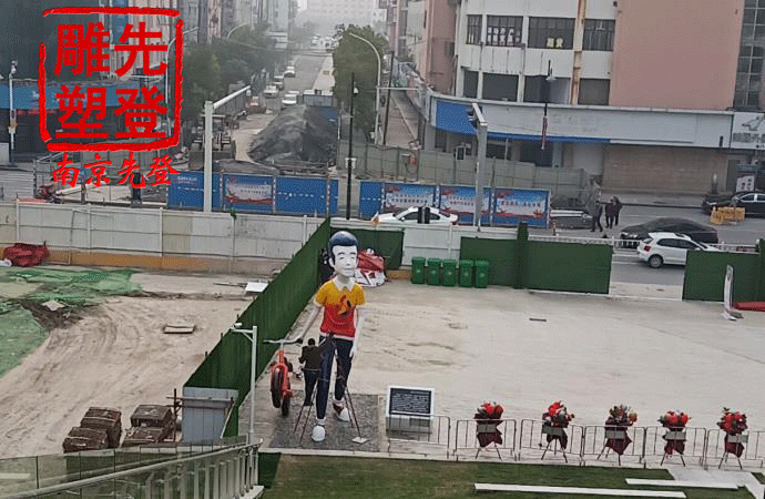 不锈钢人物雕塑 (1).gif