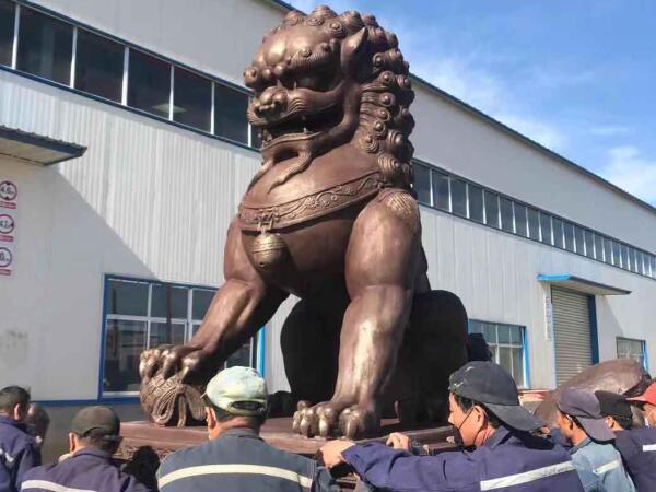 铜雕塑制作VS石雕的艺术价值!
