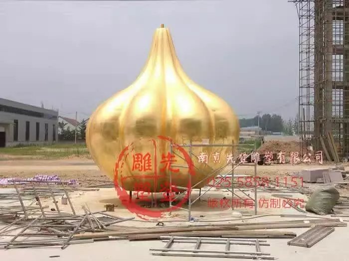 南京不锈钢贴金雕塑《不锈钢大蒜》雕塑
