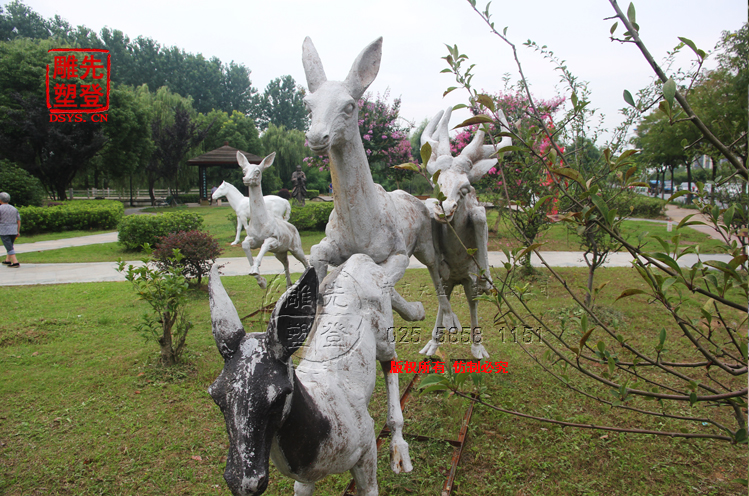 梅花鹿雕塑玻璃钢材质现货