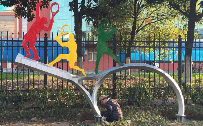 校园不锈钢运动雕塑.gif