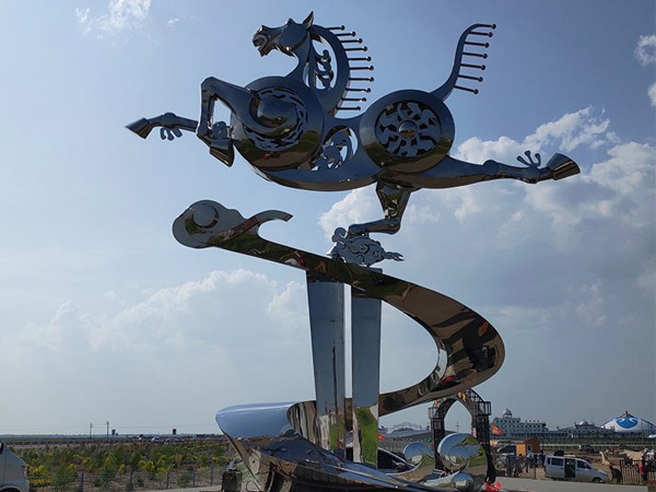 不锈钢马雕塑.jpg 不锈钢马雕塑.jpg