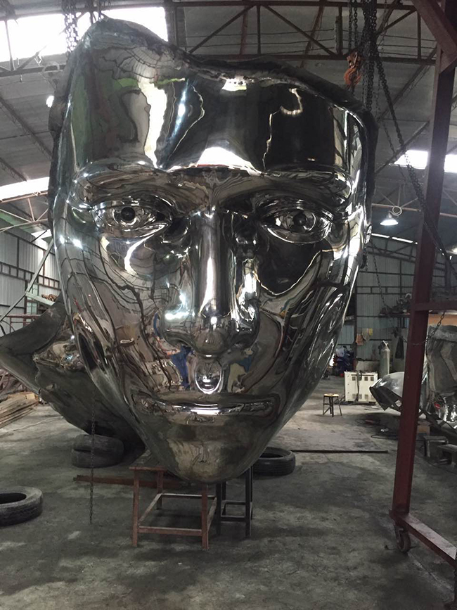 不锈钢镜面光雕塑的制作