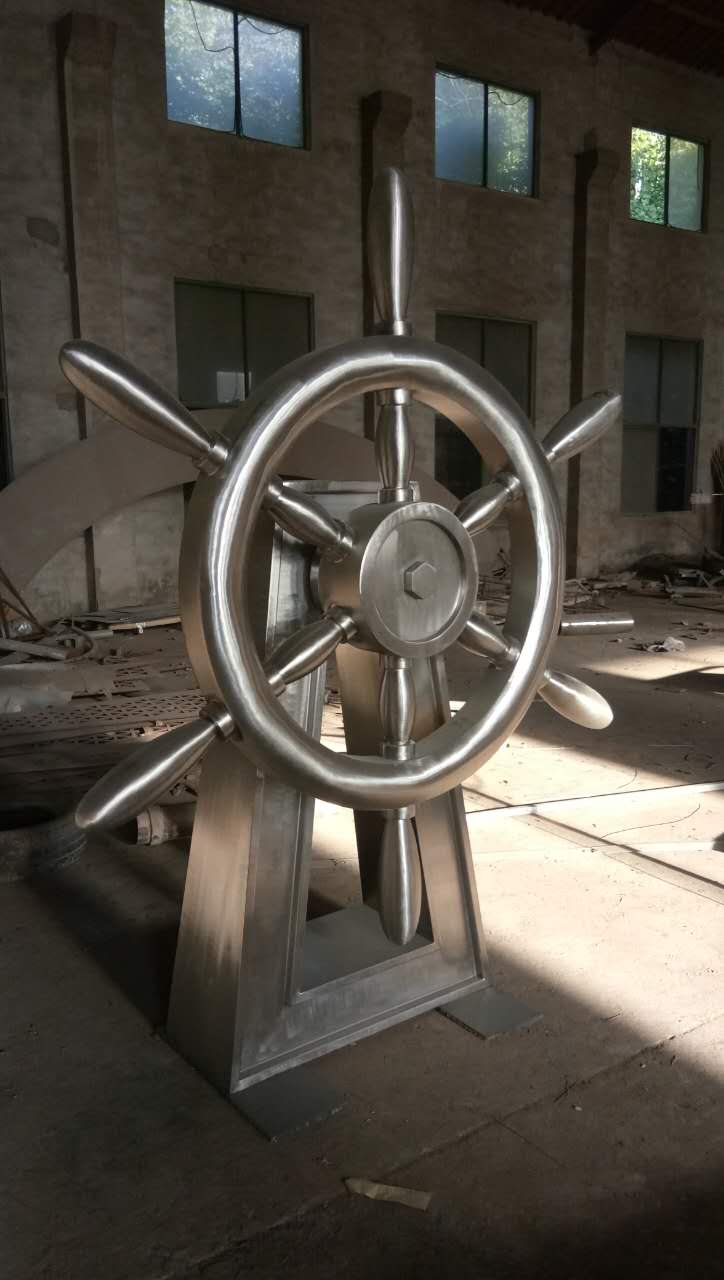 南京玻璃钢雕塑和南京不锈钢雕塑的材质对比