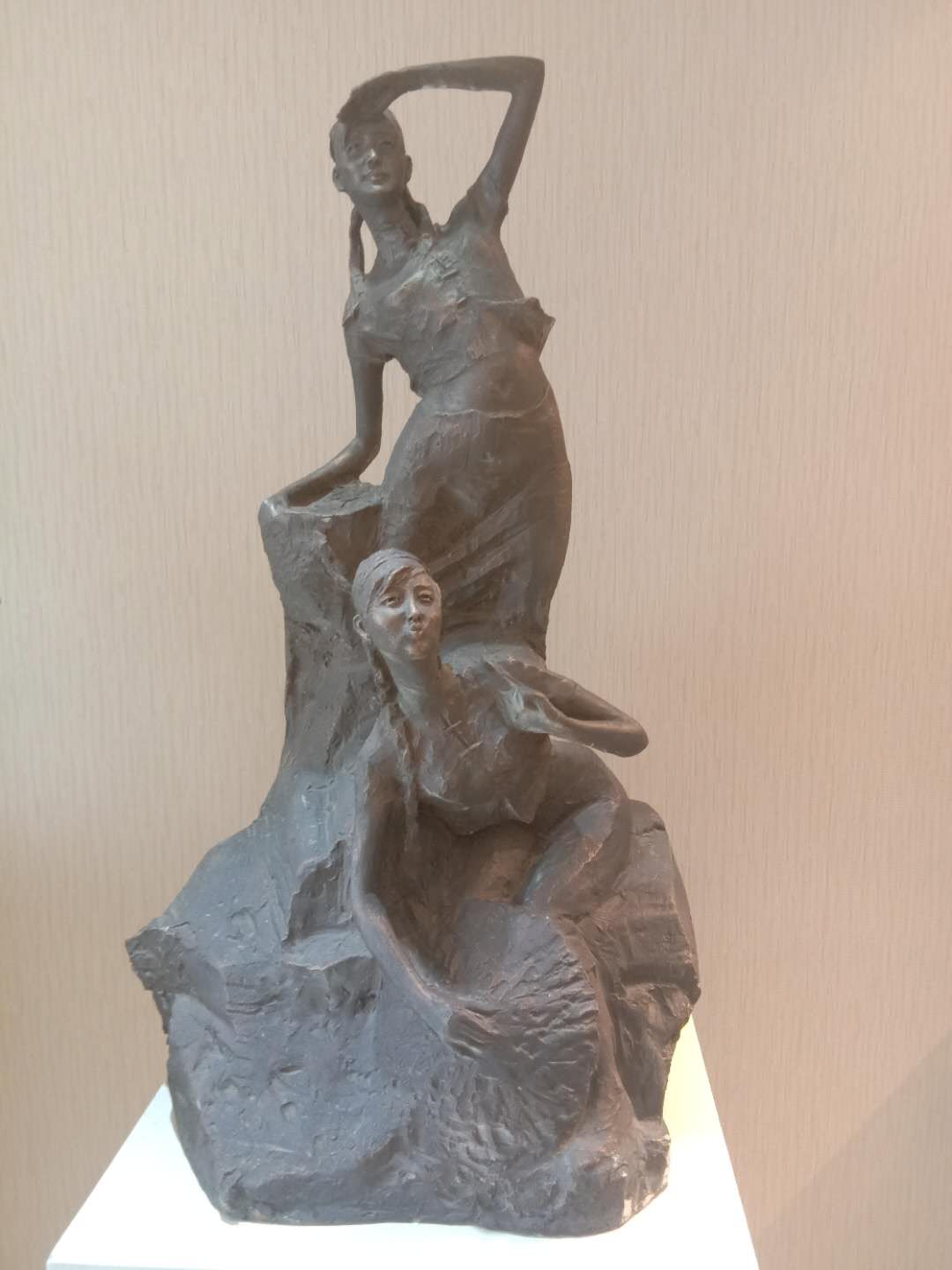 玻璃钢雕塑制作厂家今天和您说说一个“老外”眼中的南京城市文化