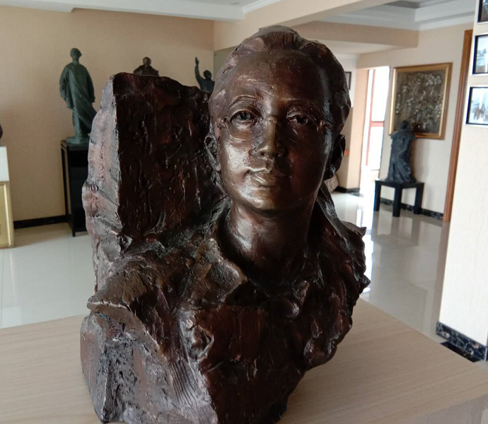 您以为人物肖像制作那么容易的啊，先登雕塑和您说道说道！