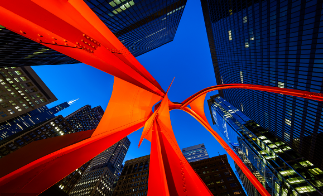 别急！马上就教您不锈钢雕塑制作怎么样才能与环境融为一体？