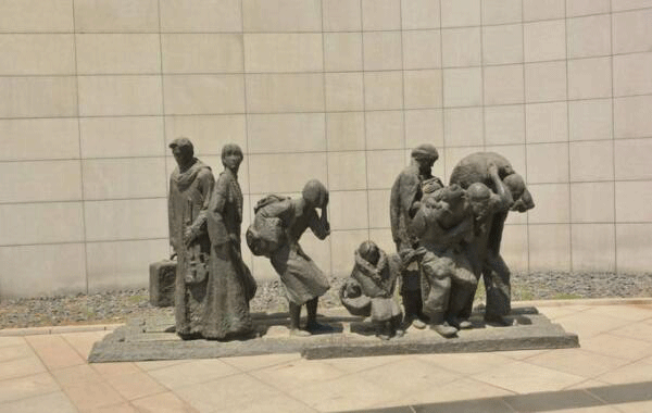 今天来说一说形态各异的人物雕塑！