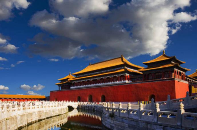 先登雕塑厂和您一起谈谈石雕栏杆的独特特点是什么—专业为您