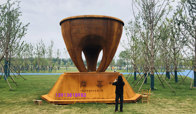 这么多人喜欢啊！广东才子也喜欢的耐候钢雕塑深夜为其写文！