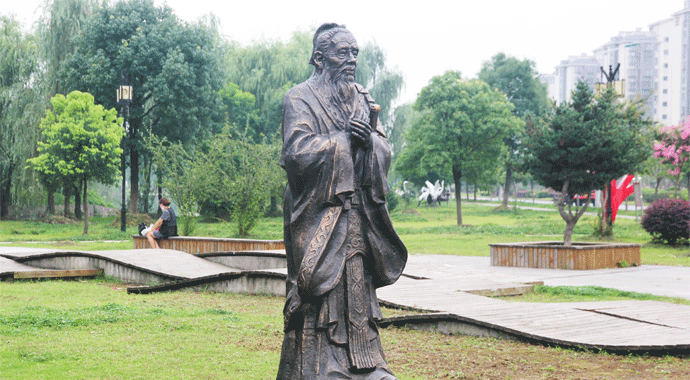 怎么保养才能让玻璃钢雕塑制作的使用寿命更长！