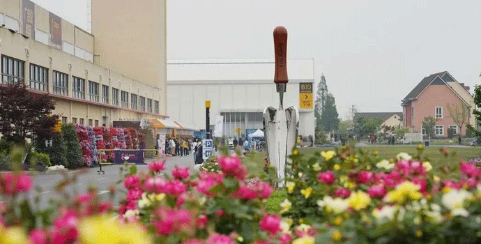 今天说一说优秀镜面不锈钢雕塑！