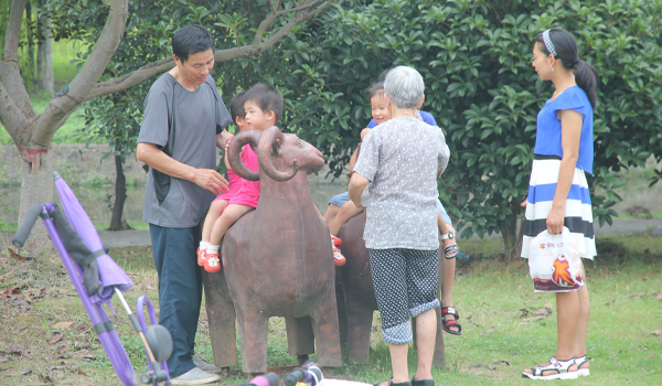 南京雕塑厂教您：没有专业知识如何更好地挑选雕塑厂家？
