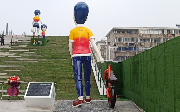 人物不锈钢雕塑制作是如何加工制造的呢？