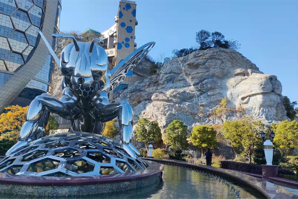 找到一个靠谱的雕塑制作厂家更加容易保证品质！