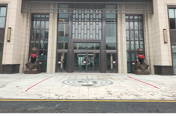 雕塑制作厂提醒您：请注意铜狮子雕塑制作的摆放！