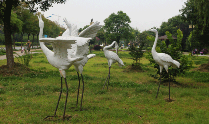 玻璃钢雕塑制作仙鹤雕塑为什么被称为“一品鸟”？