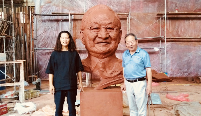 金庸先生雕像《笑傲江湖》:仅供观赏还是担当社会责任?