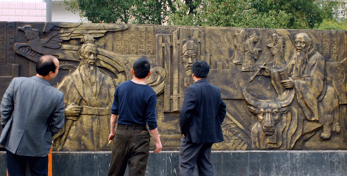 校园人物雕塑的选择：塑造特色，传承文化