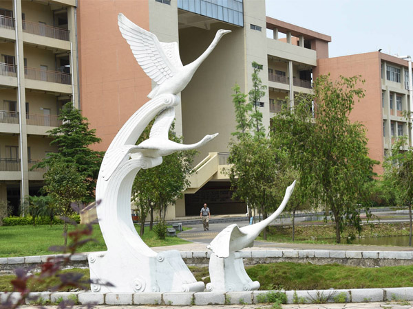 现在大多数人们是喜欢抽象不锈钢雕塑制作还是具象不锈钢雕塑？