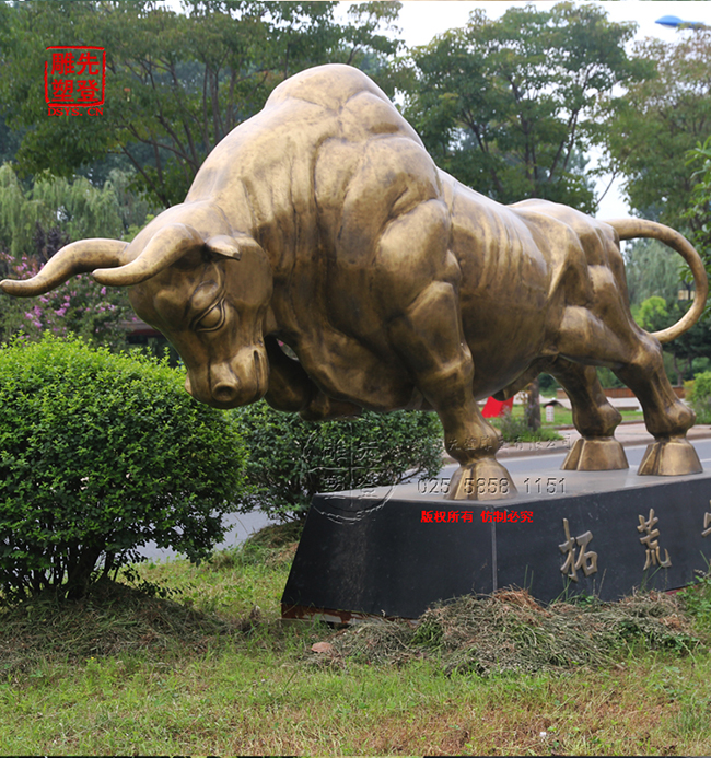 铜牛雕塑 《拓荒牛》